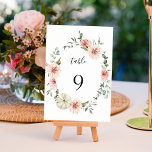 Numeração De Mesa Casamento por Aquarela do Jardim Floral Botânico<br><div class="desc">Este número da mesa de núpcias apresenta uma coroa de rosas de jardim cor-de-água,  pincel rosa,  dahlias,  abóbora branca com folhas verdes. Para uma personalização mais avançada deste design,  clique no BOTÃO FERRAMENTA DESIGN AZUL. Itens correspondentes também estão disponíveis.</div>