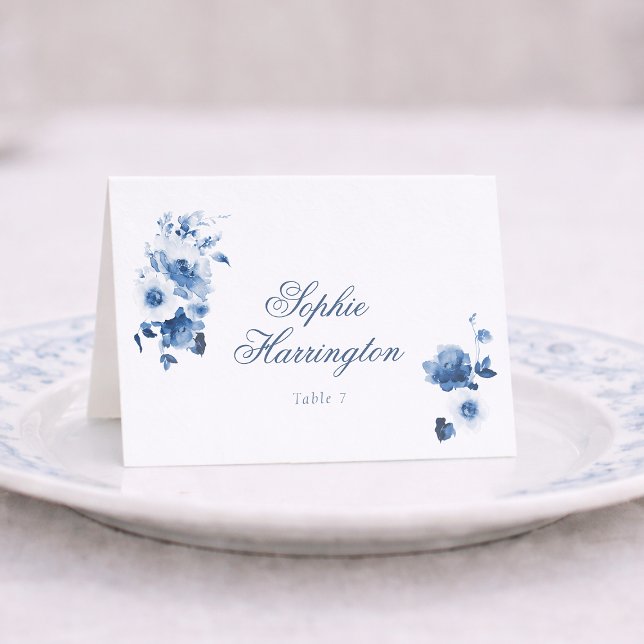 Numeração De Mesa Dusty Blue Floral Wedding Place Card (Criador carregado)