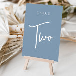 Numeração De Mesa Dusty Blue Hand Scripting Mesa DOIS<br><div class="desc">Cartões simples e chic em azul e branco empoeirados fazem uma declaração elegante no seu casamento ou evento. Design apresenta "mesa [number]" em uma combinação de olhares de serif clássica e de caracteres de script manuscritos. Design repete-se de ambos os lados. Cartões numerados individualmente vendidos separadamente; solicite cada número de...</div>