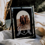 Numeração De Mesa Esqueleto Gótico Arch Números de Tabela Fotográfic<br><div class="desc">Este é um número de mesa de casamento inspirado em gótica, com mãos esqueletais e um design ensombrado e escuro. Edite a maioria dos textos TODAS as cores para fazer com que este modesto ajustado do programa de casamento seja necessário para o seu evento estilo pessoal. Selecione "personalizar este modelo"...</div>
