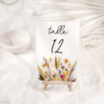 Numeração De Mesa Floral Wedding<br><div class="desc">Este artigo é uma celebração impressionante da delicada beleza da natureza, projetada para evocar um senso de romance e nostalgia. No coração do item está uma coleção de flores prensadas, arranjadas artalmente como se elas fossem amavelmente colhidas de um campo. Cada floração é capturada em seu auge, com pétalas e...</div>