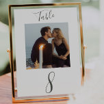 Numeração De Mesa Foto de Casamento de Script Manuscrito Moderno<br><div class="desc">Um elegante e moderno roteiro de caligrafia manuscrito em preto com foto faz disso um excelente aditamento e guardar a sua mesa de casamento. Personalize facilmente a sua fotografia e o(s) número(s) escolhido(s).</div>