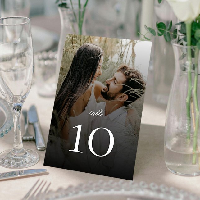 Numeração De Mesa Foto moderna com Casamento de Sobreposição Preta (Modern Photo with Black Overlay Wedding Table Number Card)