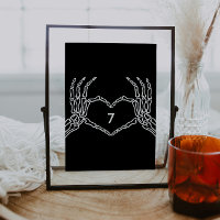 Mãos De Skeleton Até Números De Mesa De Casamento
