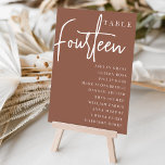 Numeração De Mesa Mesa com script de ferrugem quatorze vezes   nomes<br><div class="desc">Cartões simples e chic em tons de terra, marrom e branco, fazem uma declaração elegante no seu casamento ou evento. Design apresenta "mesa [number]" em uma combinação de olhares de serif clássica e de caracteres de script manuscritos, com nomes individuais de convidados por baixo. Design repete-se de ambos os lados....</div>