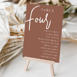 Numeração De Mesa Mesa com script de ferrugem quatro   nomes de conv<br><div class="desc">Cartões simples e chic em tons de terra, marrom e branco, fazem uma declaração elegante no seu casamento ou evento. Design apresenta "mesa [number]" em uma combinação de olhares de serif clássica e de caracteres de script manuscritos, com nomes individuais de convidados por baixo. Design repete-se de ambos os lados....</div>