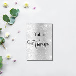 Numeração De Mesa Mesa elegante de cintilação prateada 12<br><div class="desc">O número da tabela é escrito com um script de estilo elegante com letra manual. Letras negras,  um fundo de prata sujo com poeira brilhante falsa,  faíscas.</div>