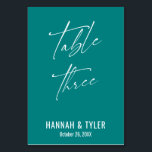 Numeração De Mesa Mesa Teal Elegante Contemporânea Três<br><div class="desc">Negrito, simples, contemporâneo, elegante. Este design complementa uma coleção crescente de peças únicas que são atraentes para os olhos e distintivas. Use os campos modelo para alterar os detalhes do espaço reservado e tornar o design próprio. Outras cores e estilos estão disponíveis nesta coleção. Eu apresentei uma fonte maravilhosa para...</div>