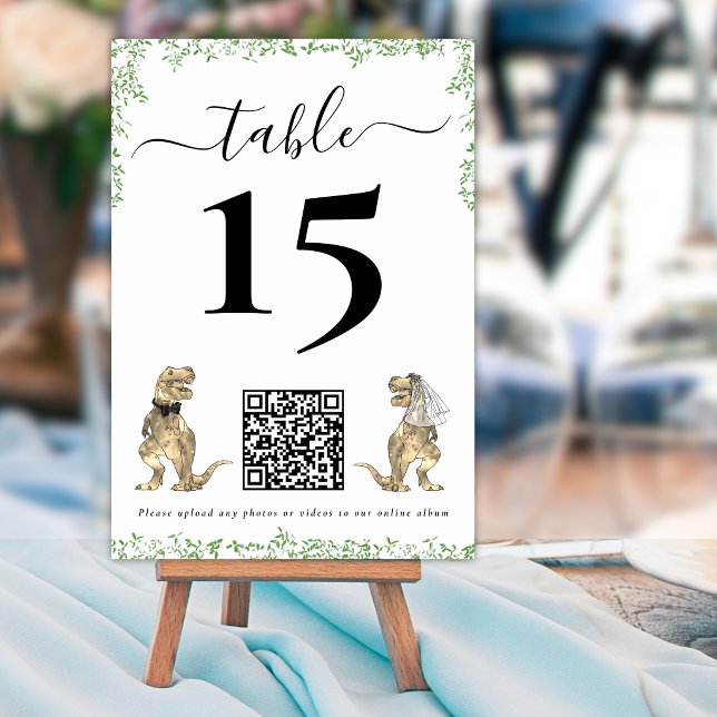 Numeração De Mesa Número da Mesa Código QR Casamento de Dinossauro (Dinosaur wedding qr code table number card T-Rex bride & groom dino watercolor eucalyptus foliage)