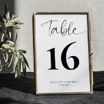 Numeração De Mesa Número da Mesa em Rótulo Preto e Branco Minimalist<br><div class="desc">Termine a decoração do seu evento privado ou empresarial com este elegante sinal de mesa de números em caligrafia. Este cartão de números de mesa simples preto e branco apresenta um número grande no meio e uma fonte de escrita elegante no topo, ótimo para usar no evento da sua empresa,...</div>