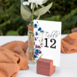 Numeração De Mesa Número da Mesa Floral de Blogue Roxo Roxo Dusty Ro<br><div class="desc">O cartão de número da mesa de casamento elegante,  moderna e na moda apresenta folhagem de florais selvagens empoeirados,  azuis reais,  roxos e folhagem de eucalipto.</div>