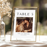 Numeração De Mesa Número da Tabela de Recepção de casamento de Fotog<br><div class="desc">Adicione um toque pessoal à sua recepção com os nossos cartões de Número da Tabela de Recepções de casamento Fotográficas. Estes cartões elegantes exibem a sua foto favorita do noivado ao lado da tipografia moderna e limpa, cada fazer é única e memorável. Perfeito para um estilo minimalista mas significativo, esses...</div>