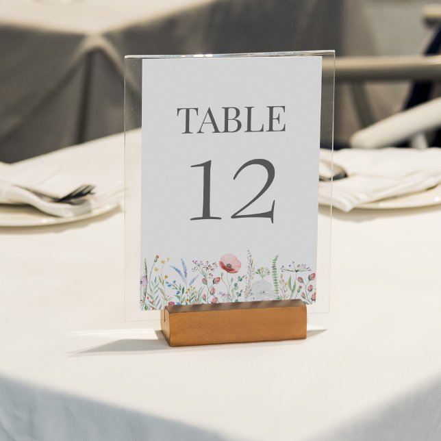 Numeração De Mesa Número de Mesa para Casamento em Prado de Flores S (Wildflower Meadow Wedding Table Number Card on a sunny outdoor wedding table.)