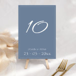 Numeração De Mesa Número Mínimo de Tabela de Casamento de Script Azu<br><div class="desc">Números mínimos de tabela de casamento de script azul empoeirado. Estique os seus convidados de casamento com este número de mesa de casamento azul e empoeirado que apresenta um belo roteiro branco num impressionante fundo azul. Este número da mesa de casamento tem uma design azul ardente, com vibrações modernas e...</div>