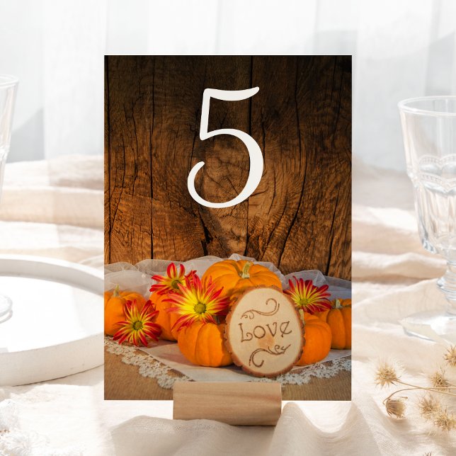 Numeração De Mesa Números de Mesa de Casamento de Pumpkins Rustic Fa (Set the tables at your Autumn Event with the charming Rustic Pumpkins Fall Wedding Table Numbers.)