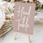 Numeração De Mesa Rosa Taupe Modern Script Head Mesa<br><div class="desc">Cartões simples e chic em Rosa de tom de terra Taupe e branco fazem uma declaração elegante em seu casamento ou evento. Design apresenta "mesa de cabeça" em letra de script manuscrita. Design repete-se de ambos os lados. Cartões numerados individualmente vendidos separadamente; solicite cada número de tabela individualmente da nossa...</div>