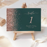 Numeração De Mesa Rosa Verde-Escuro-Moderno Casamento Dourado da Len<br><div class="desc">A borda esquerda deste elegante número da mesa de casamento moderna apresenta um rosa dourado faux glitter design. O texto personalizável combina a letra rosa-rosa,  a letra copperplate e a letra itálico num fundo verde escuro.</div>