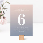 Numeração De Mesa Simples Casamento Cor-de-Rosa Esbranquiçada e Azul<br><div class="desc">Números Simples De Tabela Janta Cor-De-Rosa Esmagada E Azul Dusty. Esta moderna placa de Mesa chic é simples, clássica e elegante, com um sutil desvanecimento do gradiente ombre e uma bonito letra de escrita de assinatura com caudas. Mostrada na nova estrada. Disponível em várias opções de cor ou não se...</div>