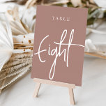 Numeração De Mesa Terracotta - Mesa com script OITO<br><div class="desc">Cartões simples e chicos de números de mesas na Terra Terracotta e Branco fazem uma declaração elegante no seu casamento ou evento. Design apresenta "mesa [number]" em uma combinação de olhares de serif clássica e de caracteres de script manuscritos. Design repete-se de ambos os lados. Cartões numerados individualmente vendidos separadamente;...</div>