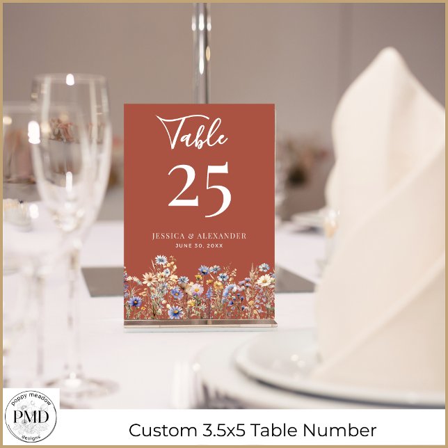 Numeração De Mesa Terracotta Wildflower Casamento de Script Elegante (Terracotta Wildflowers Elegant Script 3.5x5 Wedding Table Number with Couple Names, Date.)