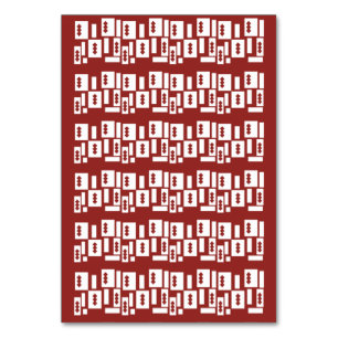 Numeração De Mesa Um tapete vermelho com padrão texturizado é espalh