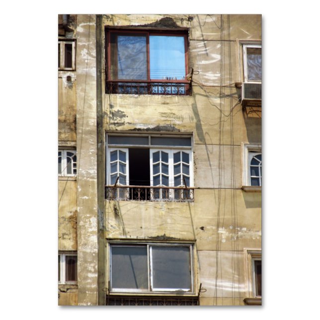 Numeração De Mesa Vista da parede com varandas e janelas (Frente)