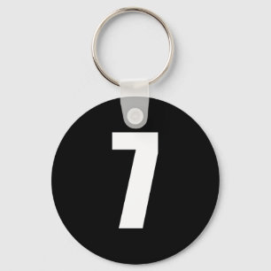 número 7 no branco no chaveiro preto do botão