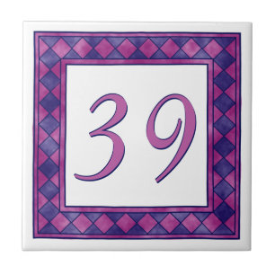 Número da casa grande cor-de-rosa e roxo Checkered
