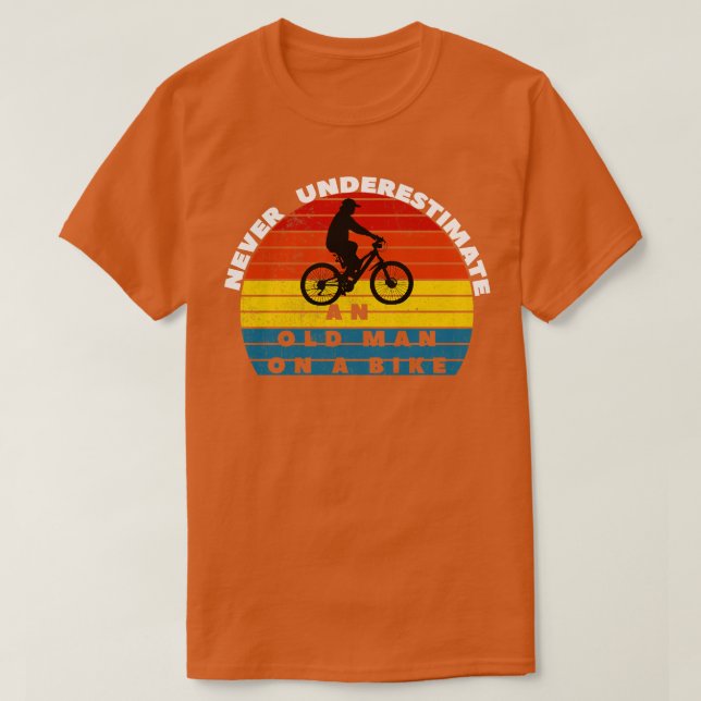 Nunca Subestime Um Velho Em Uma Camisa De Bike (Frente do Design)