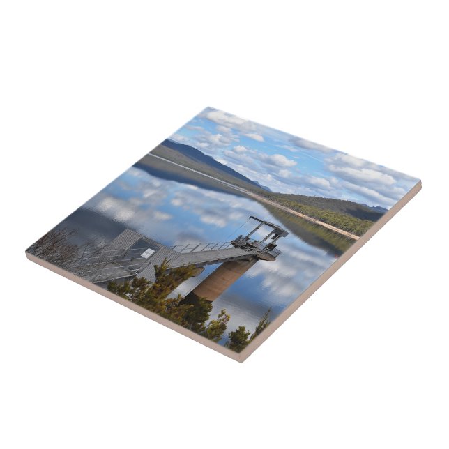 Nuvens do Lago Bellfield em Água Estática (Lateral)