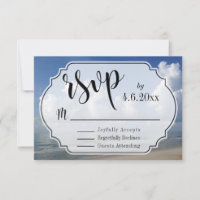 Nuvens Grossas Sobre a Foto da Praia com RSVP de I