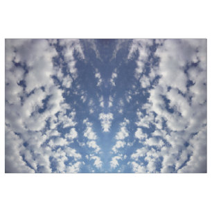 Nuvens inchado no tecido da foto do céu azul