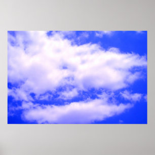 Nuvens no poster claro do céu azul