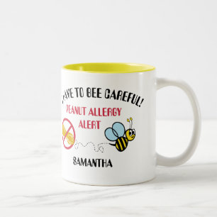 O alerta da alergia do amendoim Bumble a caneca da