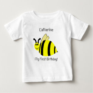O amarelo do primeiro aniversario Bumble a camisa