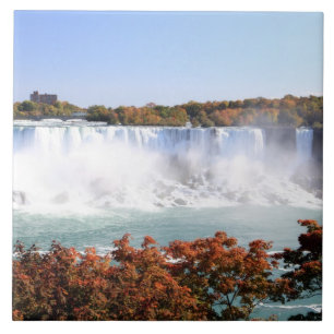 O americano cai em Niagara Falls