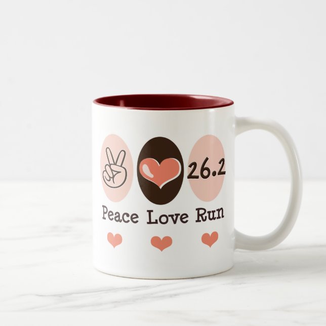 O amor da paz funciona a caneca de 26,2 maratonas (Direita)