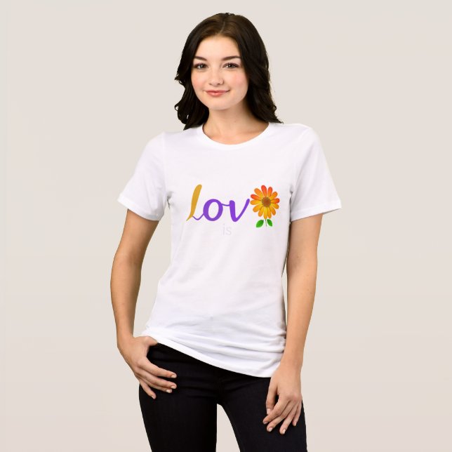 O Amor É... Tee (Frente Completa)