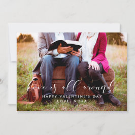 O amor está em volta do cartão com fotos Dia de os