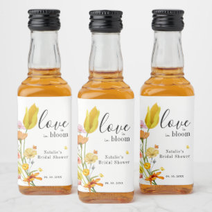 O amor está no Chá de panela de flor selvagem de B