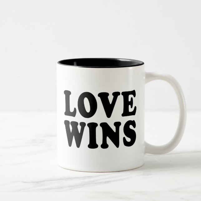 O amor ganha a caneca (Direita)