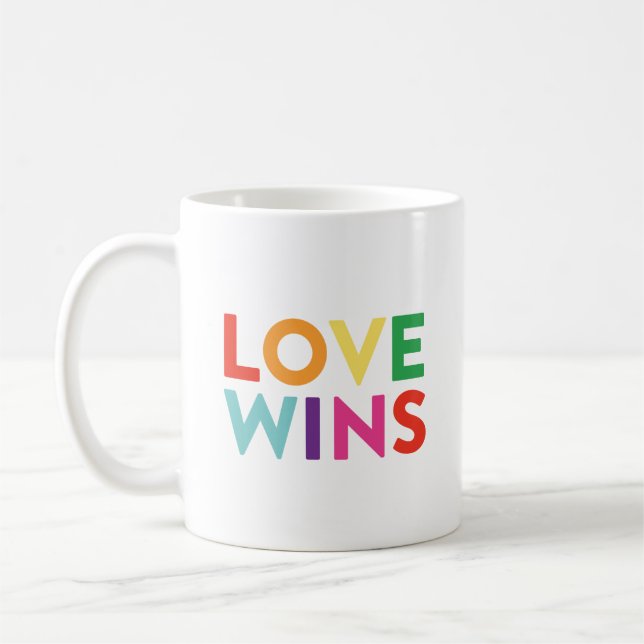 O amor ganha a caneca de café de | (Esquerda)