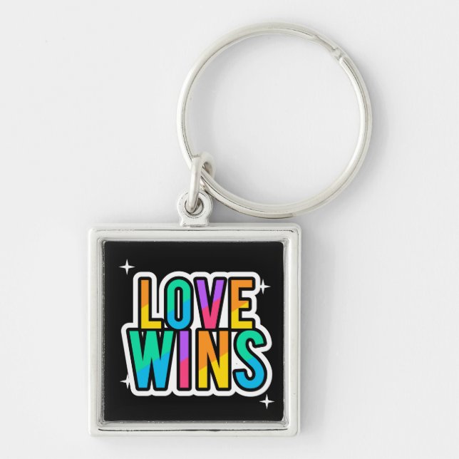 O amor ganha. LGBTQ+Orgulho. Arco-íris. Chaveiro (Frente)