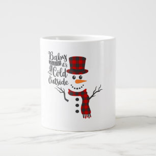 O Bebê É Frio Fora Da Caneca De Neve