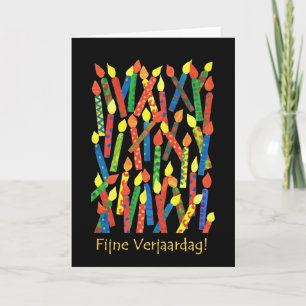 O bolo de aniversário Candles o cartão com