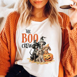 O Boo Crew Vintage Halloween<br><div class="desc">Junte-se à diversão assustadora com esta Camisa de T-Shirt do Boo Crew Vintage Halloween. Apresentando uma adorável design de cachorros vestidos com figurinos de Halloween, esta camisa captura perfeitamente o espírito nostálgico e caprichoso do Halloween. Feito de materiais de alta qualidade para um ajustado confortável, é ideal para festas de...</div>