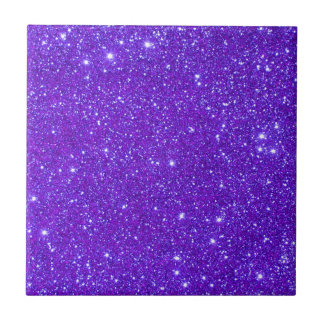 O brilho roxo da faísca projeta seus próprios