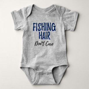 O cabelo da pesca do bebê não se importa a camisa