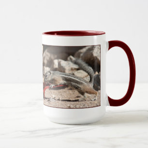 O café Squirrels a caneca da campainha