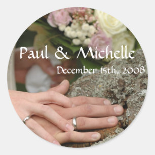 O casal Wedding entrega etiquetas